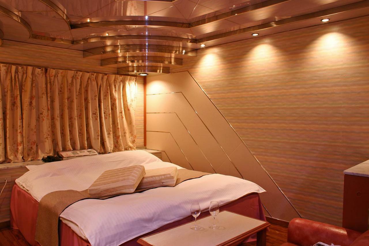 Hotel Chapel Story Sakaihigashi (Adults Only) Sakai  Ngoại thất bức ảnh
